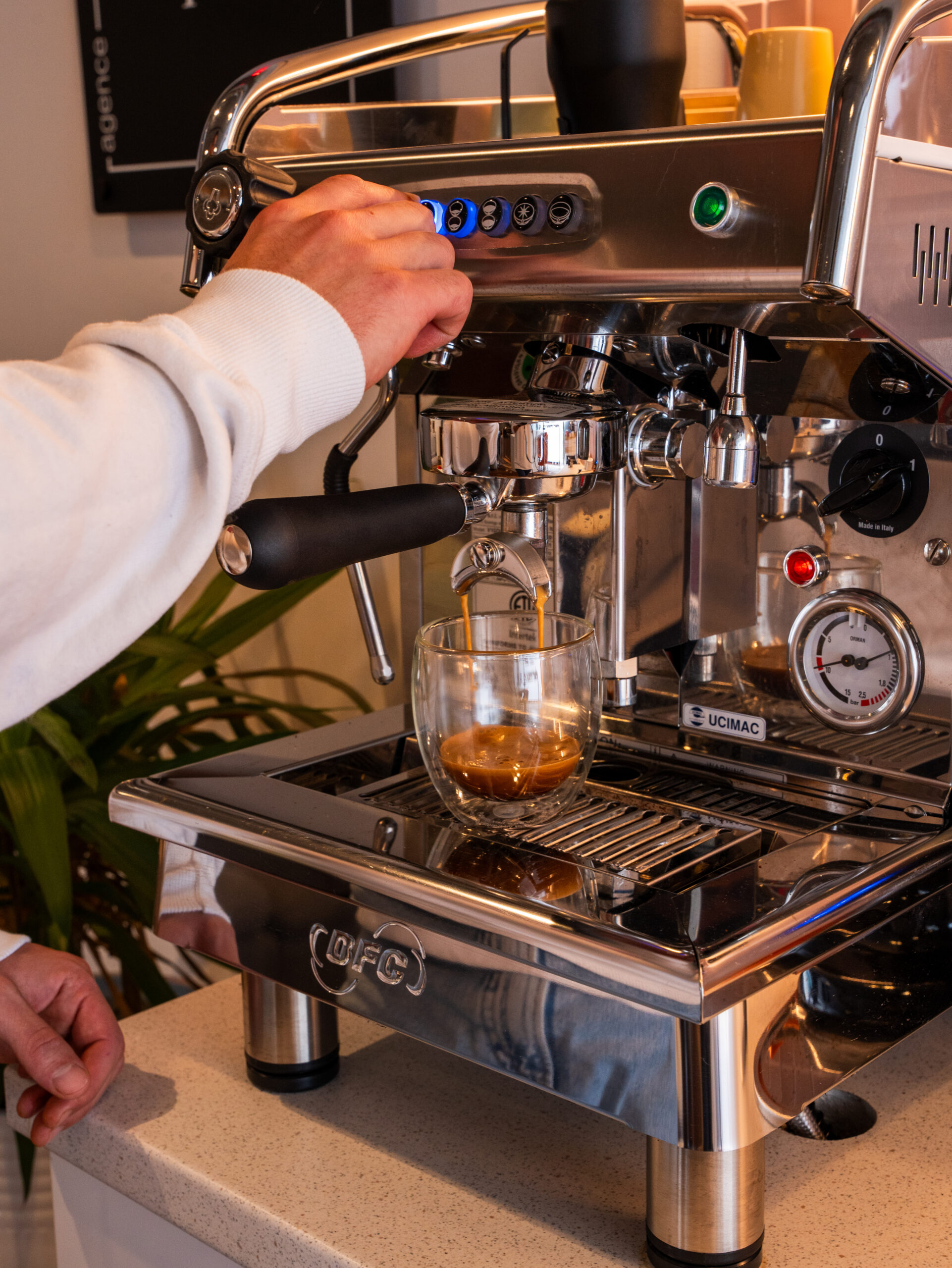 La cafetière aux bureaux du quartier général d'Agence Atipico Inc.